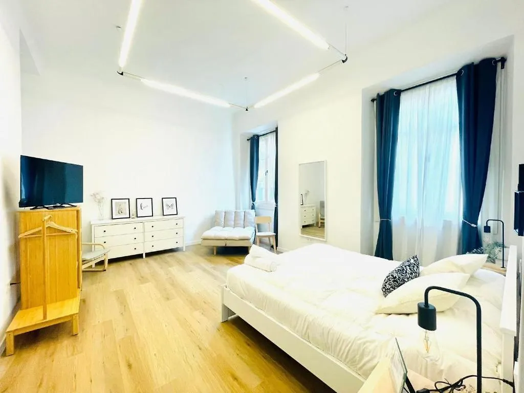 Гостевой дом Suites Larios Rooms Малага