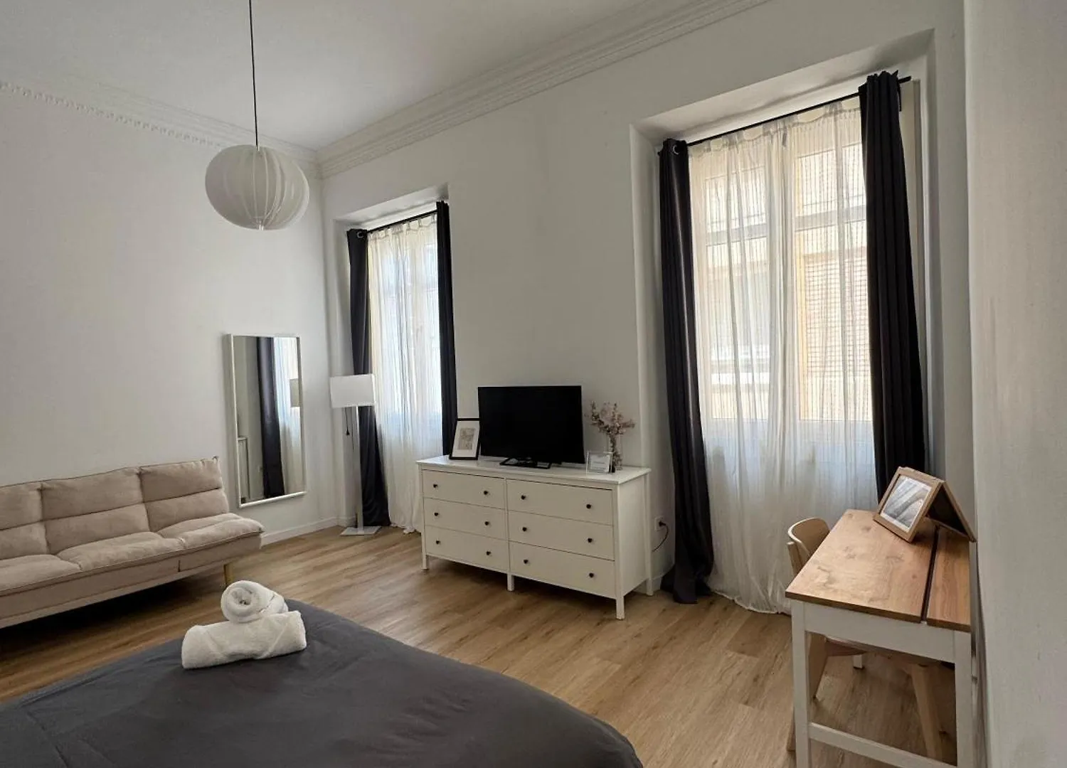 Гостевой дом Suites Larios Rooms Малага